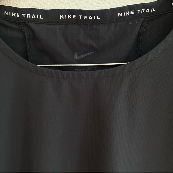 Nike | Dri-Fit Trail Runnin 365 Men’s T-Shirt in Black - Picture 5 of 12